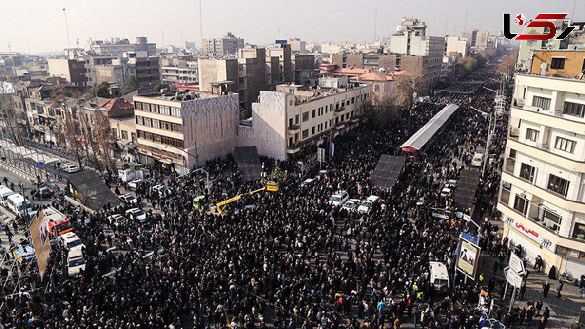 نمایی هوایی از سیل جمعیت بدرقه کننده در پایان مراسم تشییع آیت الله هاشمی رفسنجانی در دانشگاه تهران+فیلم