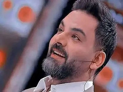 فیلم / دلگویه تلخ احسان علیخانی از رفتار تحقیرآمیز یک خانم بازیگر / خانم بازیگر گفت یا من یا این آقا و اخراجم کردند / بعد سالها زنگ زد و خواست بیاد برنامم و من چیزی گفتم گریه کرد