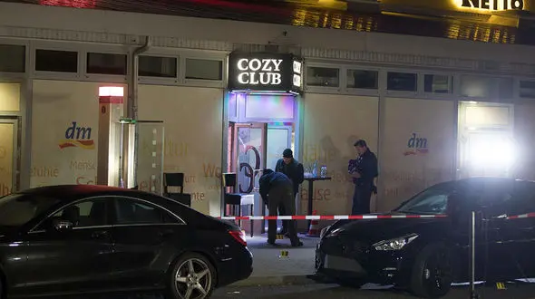 تیراندازی مرگبار روبروی یک باشگاه شبانه + عکس 