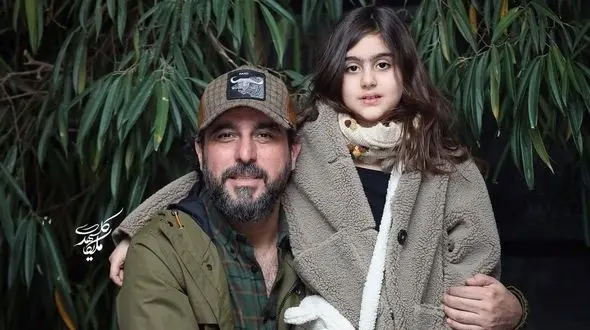 نگاهی به استایل شیک مصطفی و محسن کیایی به همراه خانوم بچه ها در اولین روز جشنواره فیلم فجر1403/ چه گل دخترایی