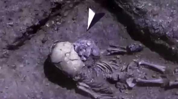 کشف اسکلت یک نوزاد فرازمینی! +فیلم