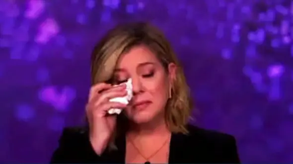 گریه خانم مجری از ترس کرونا در امریکا + فیلم