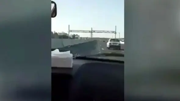 فیلم صحنه لایی کشی هولناک پرادو در اتوبان / پراید له شد