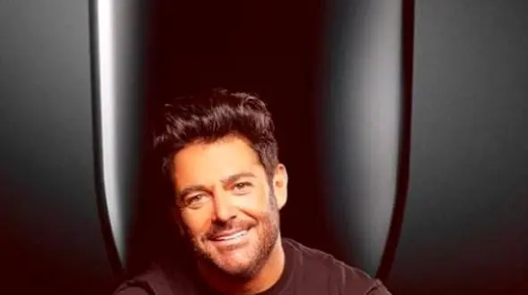 دانلود آواز باشکوه محمدرضا گلزار به نام جونم /ه من سر به زیر گفتی واسم بمیر گفتی عاشقم شو خب حالا تحویل بگیر