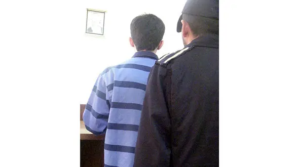 دسیسه شوم شیطان آزار گر برای خانم منشی  + عکس 