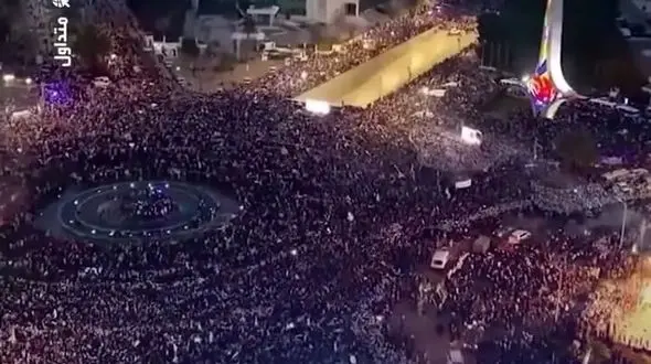 تجمع بزرگ مردم دمشق به مناسبت سالگرد پایان رژیم اسد در سوریه