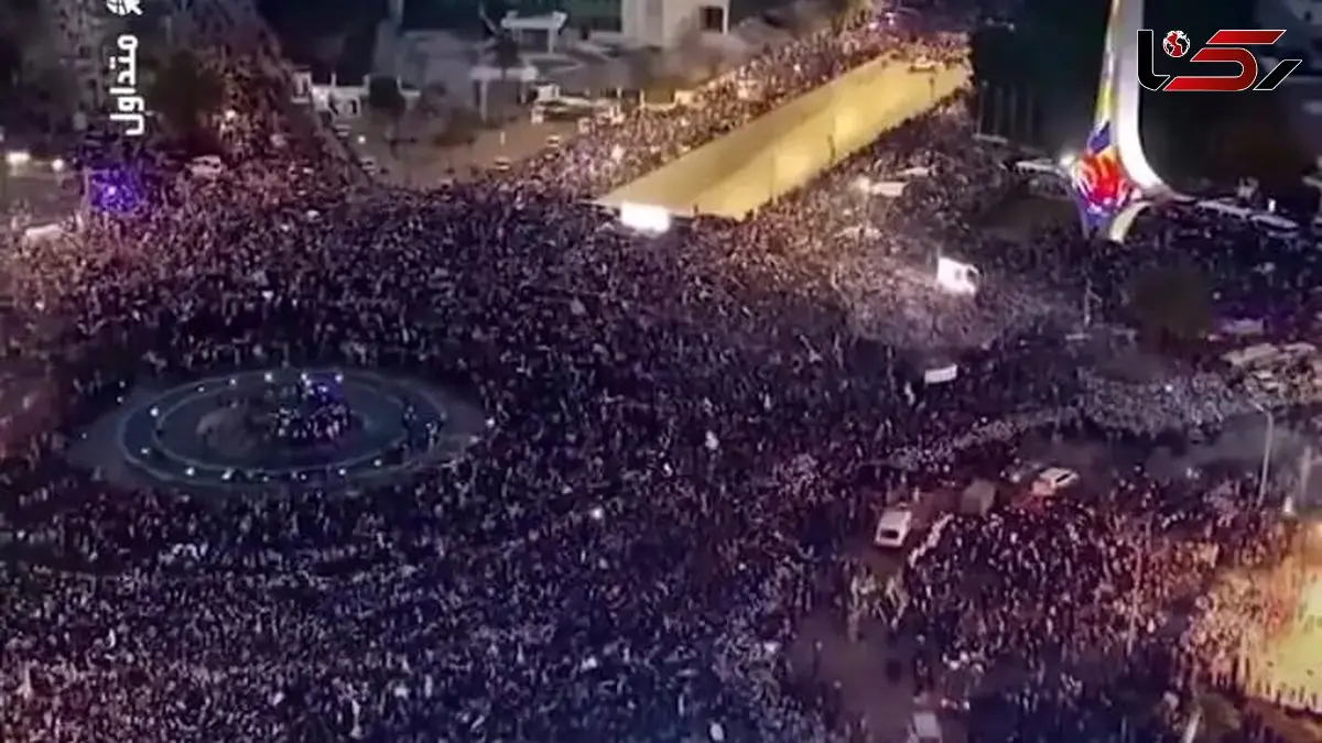 تجمع بزرگ مردم دمشق به مناسبت سالگرد پایان رژیم اسد در سوریه