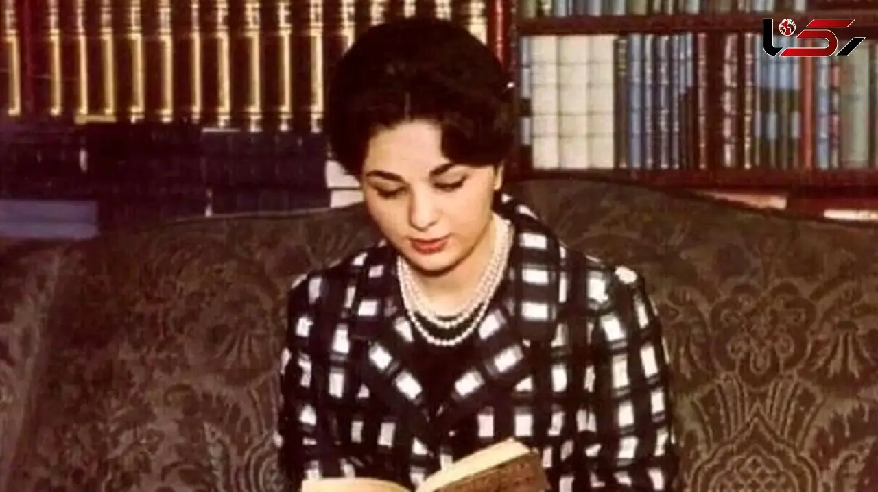 سفر در زمان/ 1338/ فرح دیبا ماتم زده سگ رو تو اتاقش به آغوش کشیده