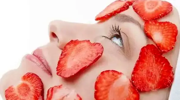 بهترین ماسک‌ های خانگی برای پوست با استفاده از میوه‌ های تابستانی