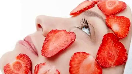 بهترین ماسک‌ های خانگی برای پوست با استفاده از میوه‌ های تابستانی
