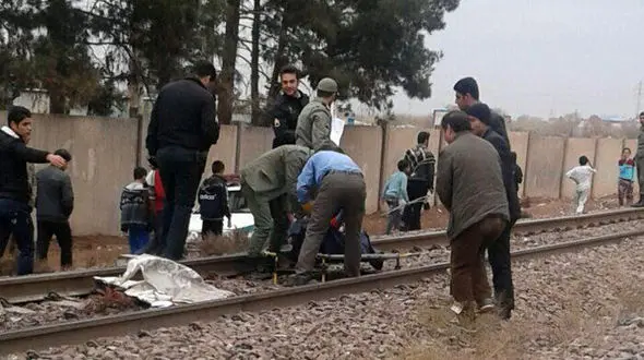 عکس/ مرد ورامینی زیر چرخ های قطار له شد 