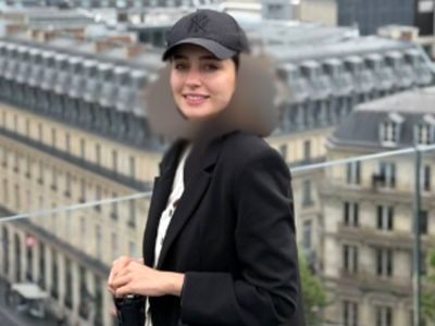 (عکس) استایل الگانت سها نیاستی بازیگر نقش رز، دختر پژمان جمشیدی در فیلم دایناسور در فرانسه / کراپ کت آینه دوزی شده، با نقش و نگار با اصالت ایرونی