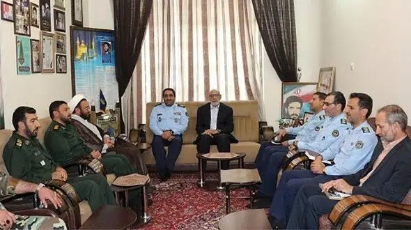 دیدار فرمانده پایگاه هوایی شهید دوران با خانواده شهید هاشم نژاد