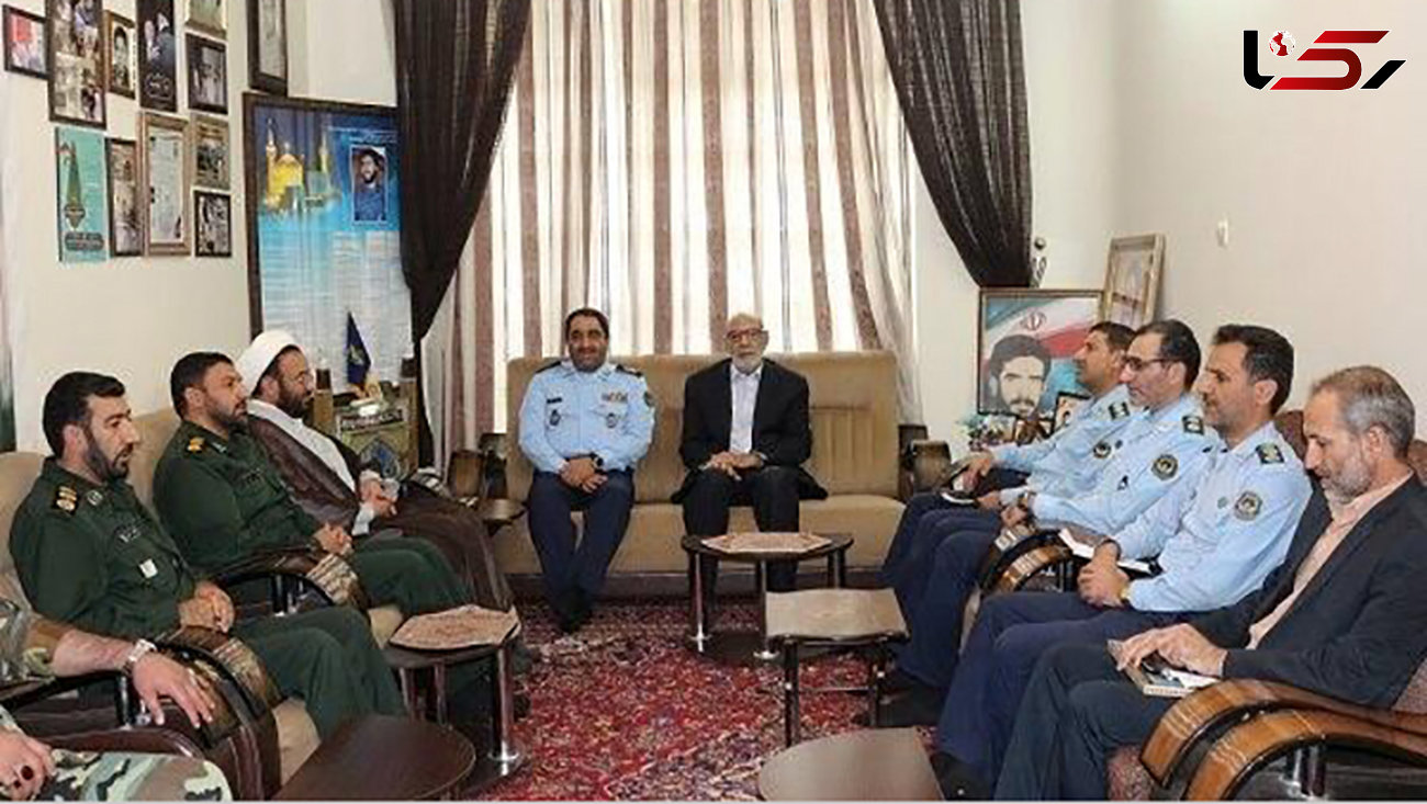 دیدار فرمانده پایگاه هوایی شهید دوران با خانواده شهید هاشم نژاد