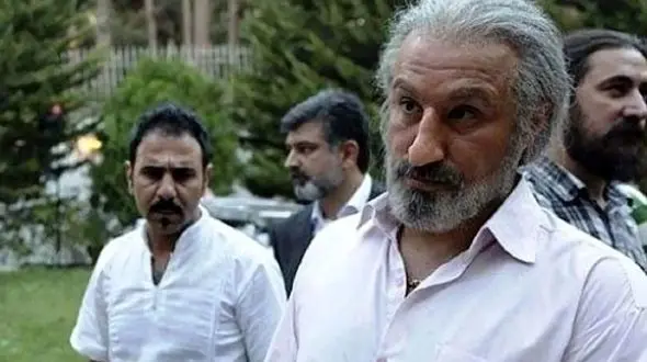 فیلم آواز احساسی/ محسن تنابنده خودشو شکل خواننده ممنوعه کرد آهنگشو خوند صداش توپ پرومکسه