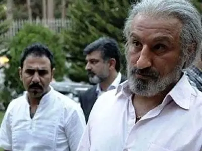 فیلم آواز احساسی/ محسن تنابنده خودشو شکل خواننده ممنوعه کرد آهنگشو خوند صداش توپ پرومکسه