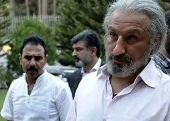 فیلم آواز احساسی/ محسن تنابنده خودشو شکل خواننده ممنوعه کرد آهنگشو خوند صداش توپ پرومکسه