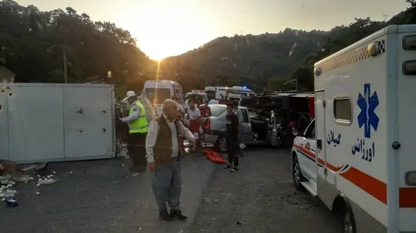 سانحه رانندگی 18 نفر را راهی بیمارستان کرد