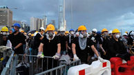 سرکوب معترضان هنگ‌کنگی با باتوم و اسپری فلفل