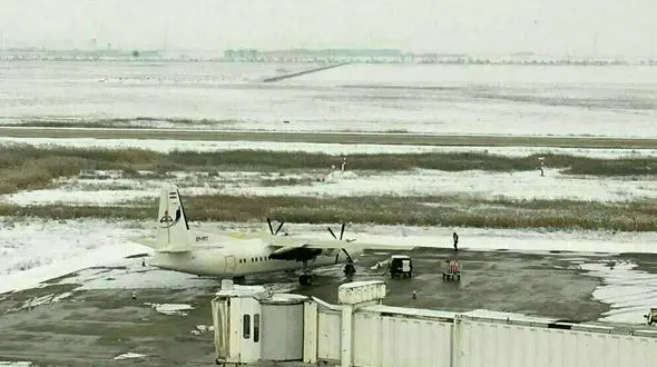 عکس هواپیمای فوکر پس از حادثه در فرودگاه برفگیر اردبیل+عکس