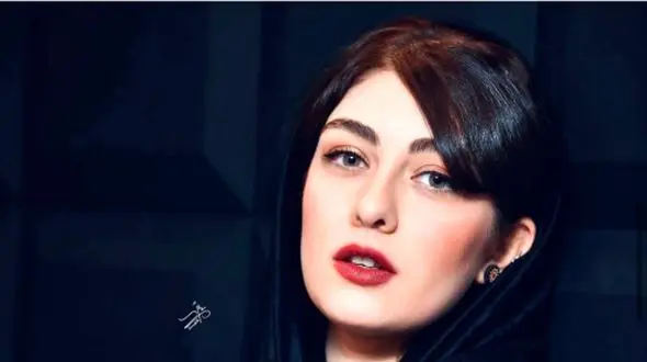 فیلم بازی زیبای الیکا ناصری در موزیک ویدیوی عاشقانه رضا ملک زاده ! همخوانی با گیتار آهنگ نشد برای عشقمان برای این دیوانه ات سفر کنی !