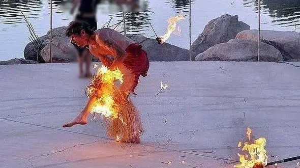 سانحه دردناک برای مرد رقاص هنگام اجرای نمایش +عکس