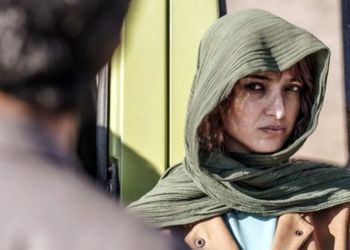جدیدترین عکس ندا جبرئیلی با کت شلوار گل دار! / این استایل خانم بازیگر وایرال شد!