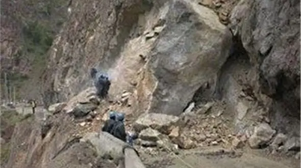 ریزش کوه ۲ روستا را خالی از سکنه کرد 