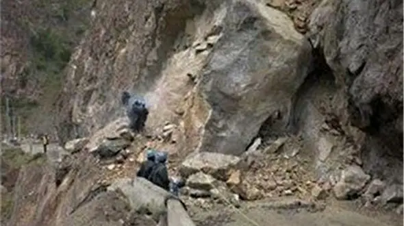 ریزش کوه ۲ روستا را خالی از سکنه کرد 