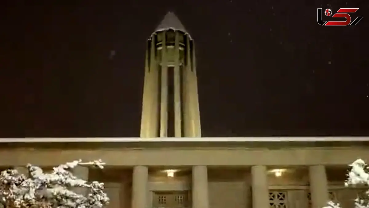 آرامگاه بوعلی سینا در قاب زمستان؛ سپیدی برف بر یادگار حکیم همدان + فیلم