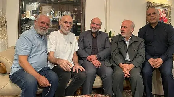 هنرمندان به عیادت جمشید هاشم‌پور رفتند