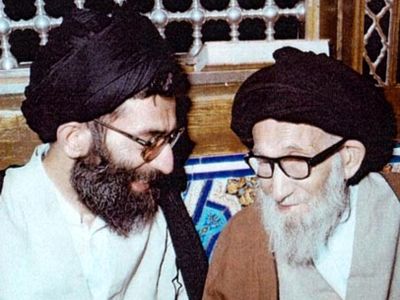 عکس؛ سفر در زمان؛ «رهبر انقلاب در کنار مادرشان خدیجه میردامادی»؛ دهه 60