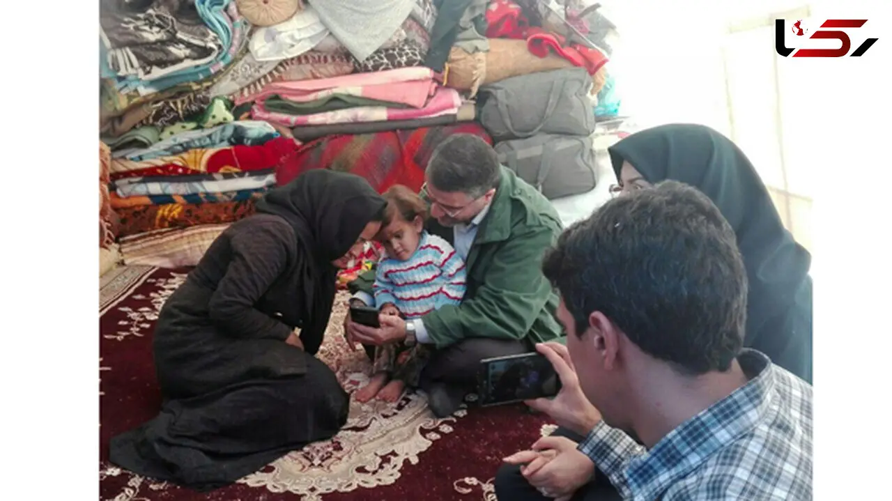 نجات معجزه آسای دختر بچه 2 ساله پس از 5 روز از زیر آوار زلزله +عکس