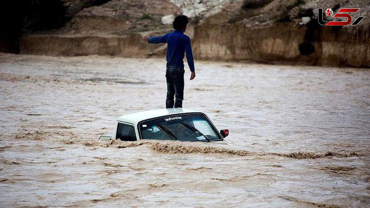 نجات جان دو خانواده در طغیان رودخانه مات کور سراوان