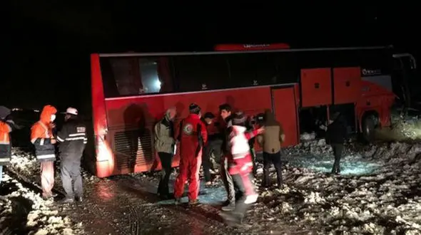 واژگونی خونین اتوبوس در مسیر زاهدان - بم + عکس