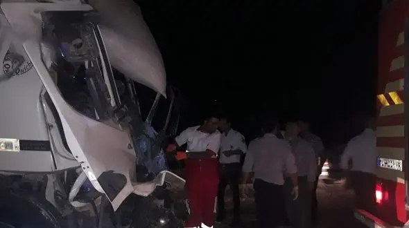 یک کشته در تصادف کامیون و تانکر سوخت در سرخه