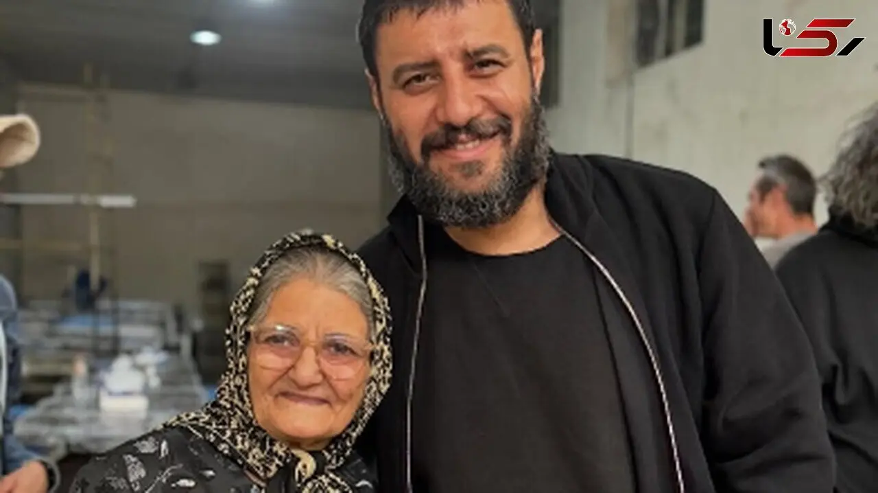 فیلم / مادرِ جواد عزتی بازیگر سریال وحشی: شعر آقای محسن چاوشی را روی سنگ قبر پسرِ دامادم حک کردم ما فقط با آهنگ چاوشی اشک میریختیم