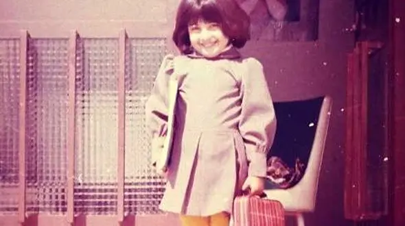 چهره بامزه آناهیتا همتی در اولین روز مدرسه! +عکس