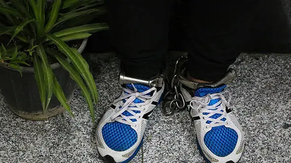 دستگیری عامل تیراندازی به درب منزل در آبادان