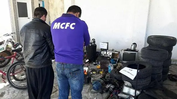 سارقان خانه پدر یک شهید در محمودآباد دستگیر شدند + عکس 