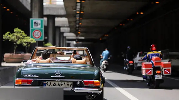 
رژه خودروهای کلاسیک از البرز تا تهران+ عکس
