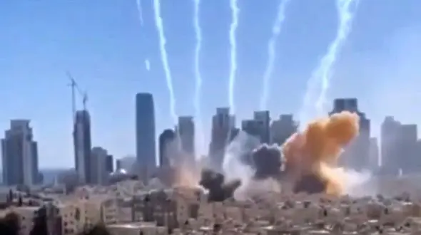 عکس دیده نشده  از موشک‌ باران مناطق مختلف اسرائیل