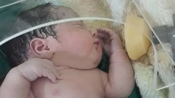 مادر باردار مشکوک به کرونا به صورت طبیعی زایمان کرد / در کاشان رخ داد