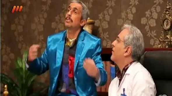 فیلم / سکانس خندان/ مهران مدیری یه چی تو پشت صحنه میگه که رضویان چایی میریزه از دهنش