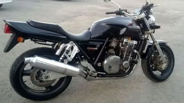 رانندگی وحشت آور 3 جوان تهرانی با موتورهای سنگین میلیاردی در جاده چالوس / پلیس وارد عمل شد