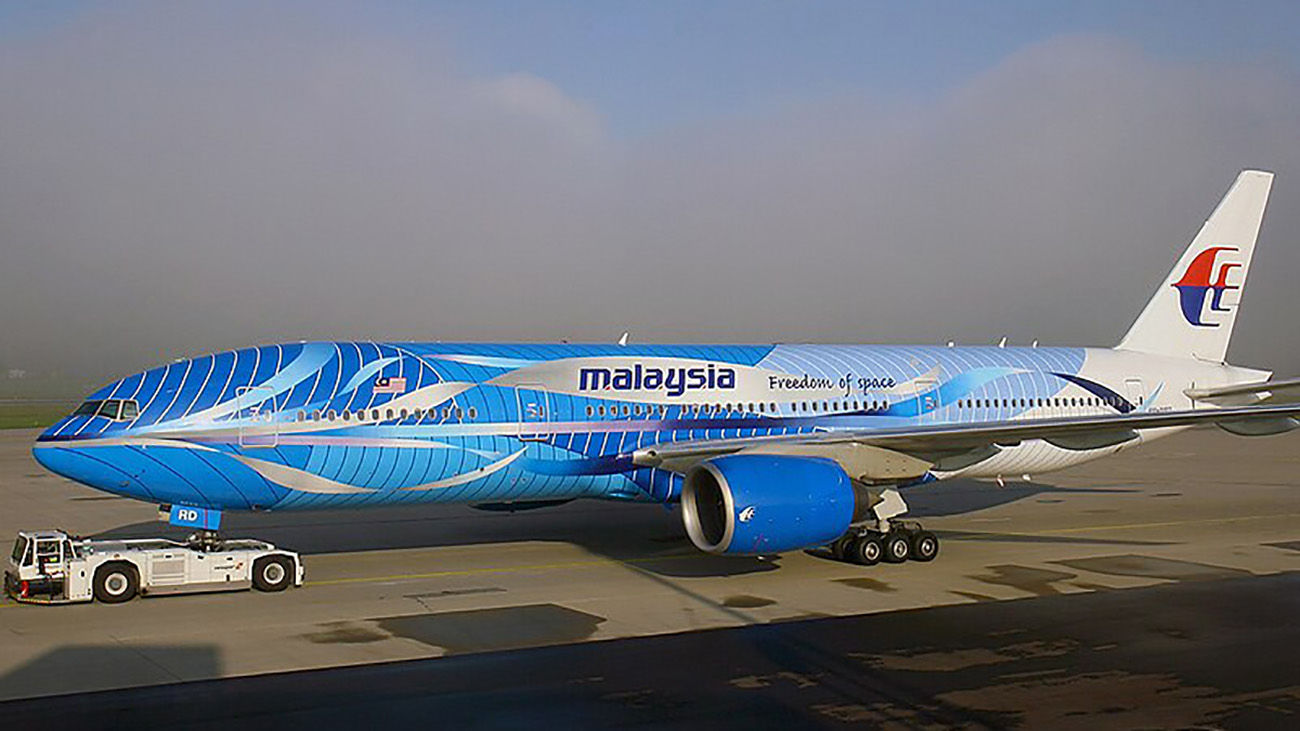 777 малайзия. Малазийский Boeing 777. Авиакомпания малазийские авиалинии. Boeing 777 Малайзийских авиалиний. Авиакомпания в Малайзии Малайзия Эйрлайнс Боинг 777.