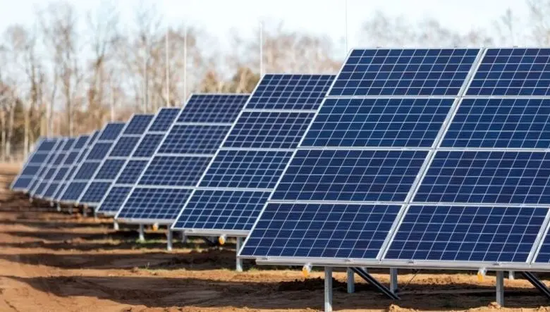 عملکرد وزارت صمت در تضاد با وعده ۷۰۰۰ مگاوات برق خورشیدی دولت