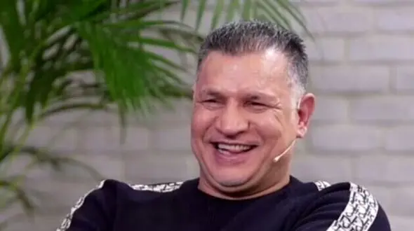 نگاهی به سبک چیدمان مدرن رستوران علی دایی در کامرانیه تهران +عکس/ از صندلی های بنفش و گیاهان تا سقف شیشه ای و پرده های ساده