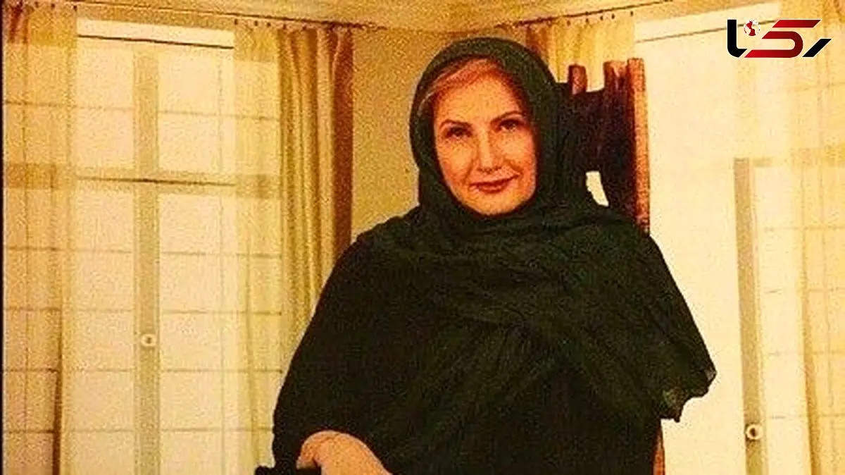 نگاهی به خونه زندگی مدرن زهرا سعیدی بازیگر سریال ستایش/ میز تلفن منبت کاری، جاجیم آذربایجان شرقی، دیوار شیشه ای