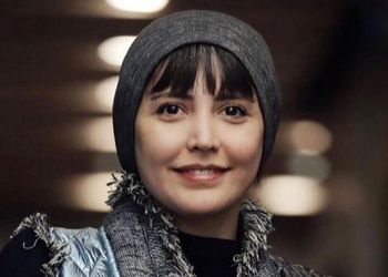 عکس؛ سفر زمان؛ چهرۀ بازیگر نقش «طوبی» با «سبیل هومن برق‌نورد» در اتاق گریم سریال «طوبی» 